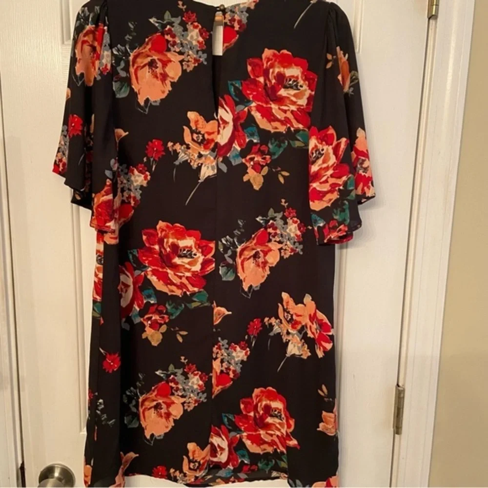 Everly Floral Bell Sleeve‎ Shift Dress Size M